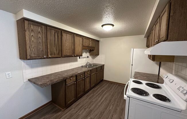 2 beds, 1 bath, $895, Unit 18