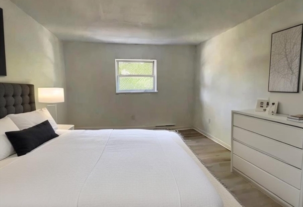 1 bed, 1 bath, 650 sqft, $1,950, Unit 23