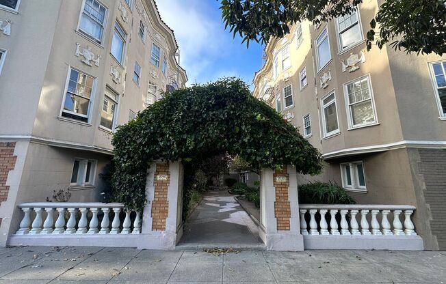 2030 Fell Street