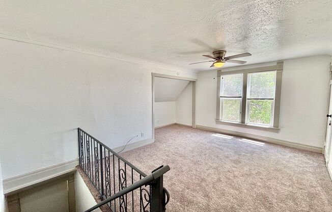 1403 E 3 ST
