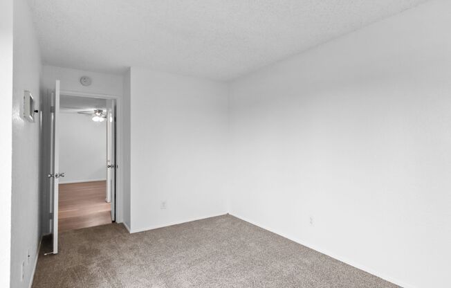 Beautiful 2 BR in Great Ocean Beach Location