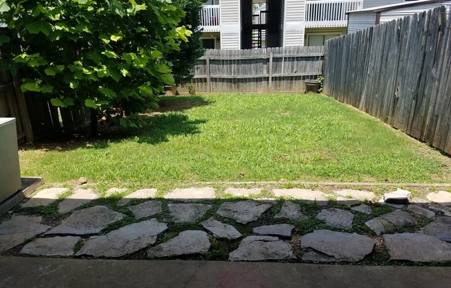 Townhouse Apartment 2BR/2.5BA SW Decatur