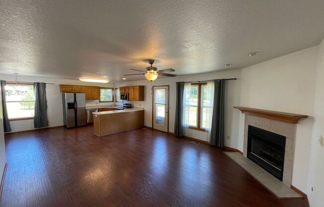 3 beds, 2 baths, $1,695