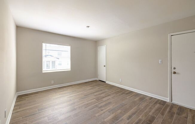 2 beds, 1 bath, 850 sqft, $1,250, Unit 00-A3