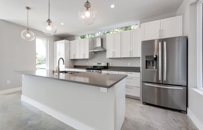 UT PRE-LEASE: 2018 Construction - 6 BR / 5 BA North Campus - Walk to UT - Designer Finishes - Chef's Kitchen