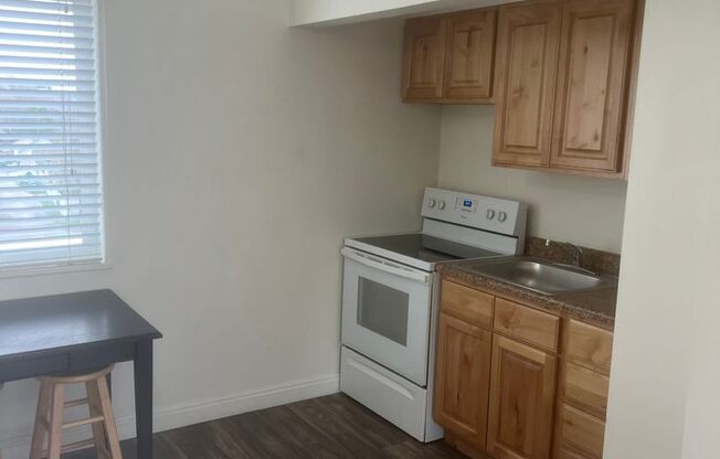 1 bed, 1 bath, $1,095, Unit 23