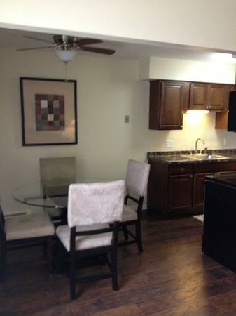 1 bed, 1 bath, 650 sqft, $995, Unit Valley Drive