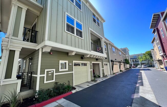 Wonderful 3 story newer townhome in Desirable South Fremont Location