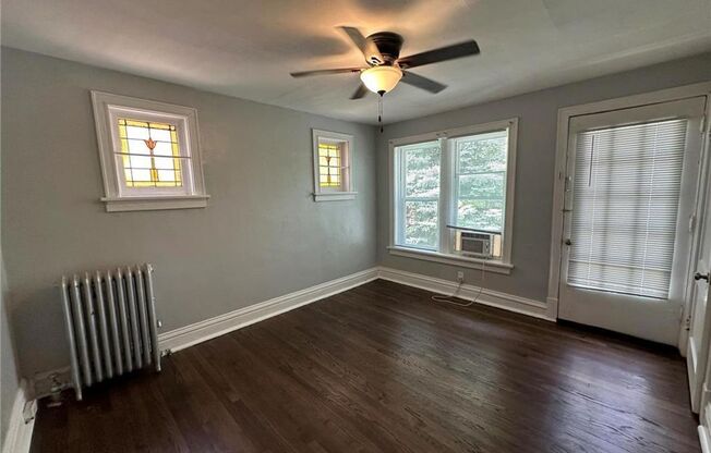 2 beds, 1 bath, 888 sqft, $1,000, Unit Lindenwood Avenue Unit #1-4950