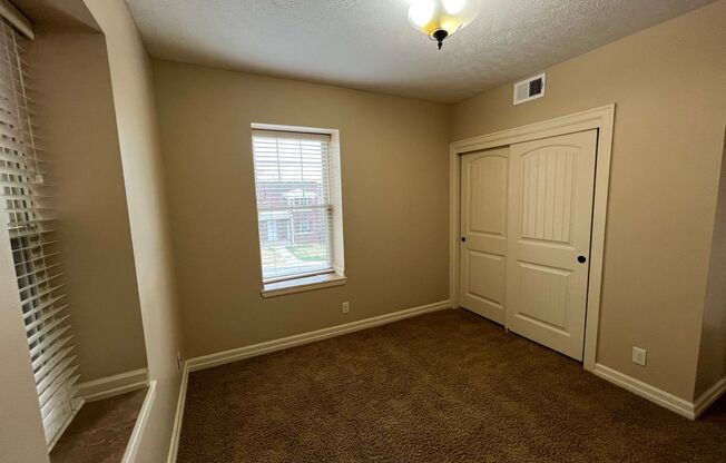 2 beds, 1 bath, 800 sqft, $1,395, Unit 601 - Unit 205 B800