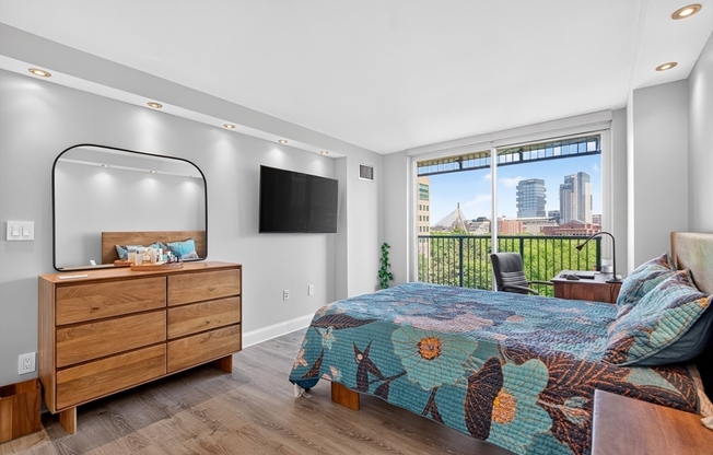 2 beds, 2 baths, 983 sqft, $4,500, Unit 705