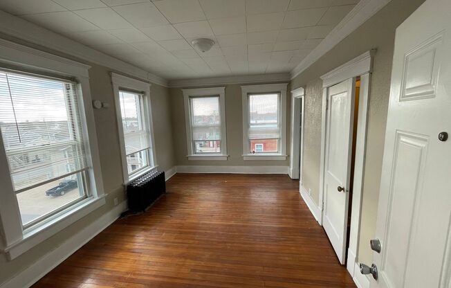 Karlton Apartments