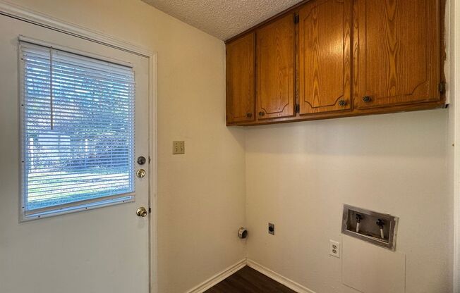 2 beds, 1 bath, $1,095