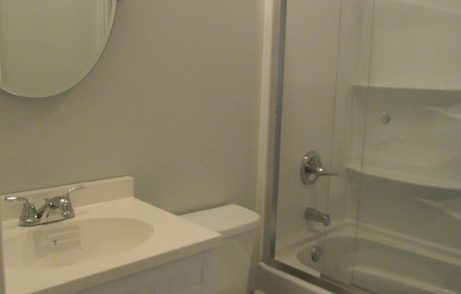 2 beds, 1 bath, $1,125, Unit 302-2SBRO