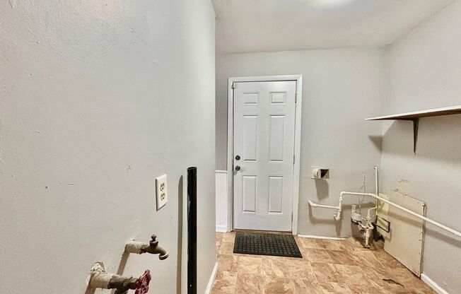 2 beds, 1 bath, $1,100