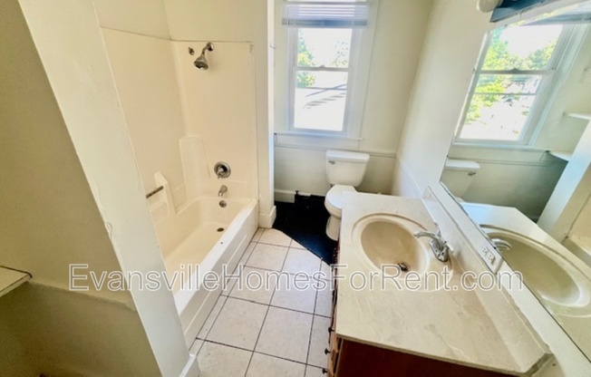 1204 N 1 AVE