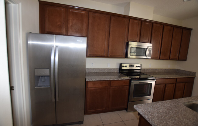 3 beds, 2.5 baths, $2,700, Unit Orange