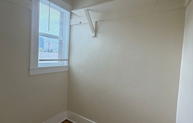 2 beds, 1 bath, 860 sqft, $1,695, Unit 211