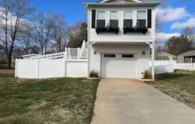 Studio Apartment located in the heart of Mooresville