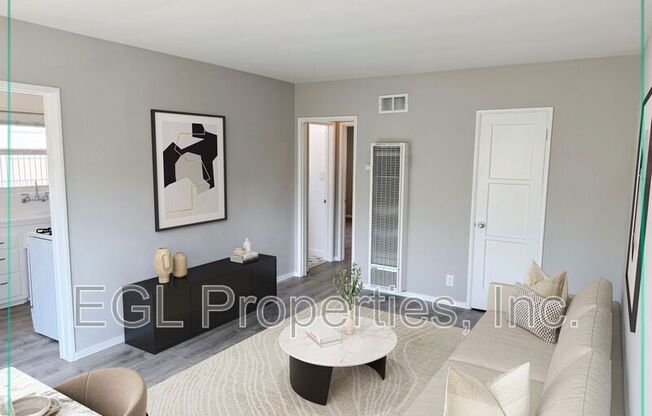 7057 1/4 W MANCHESTER AVE