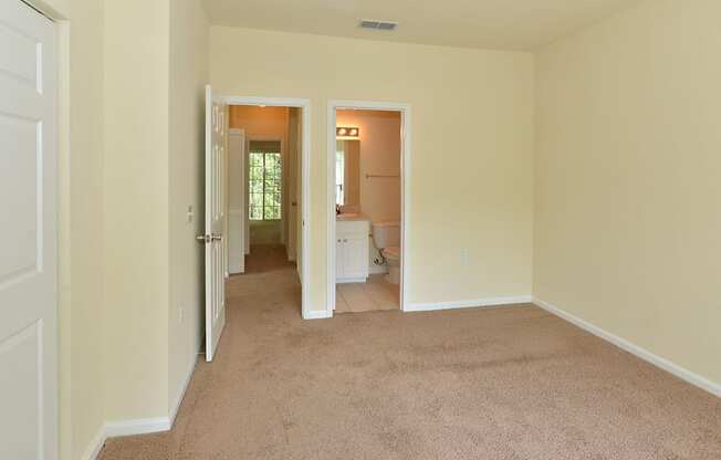 Interior Bedroom Carpet Flooring at Magnolia Place Apartment, Gainesville, FL