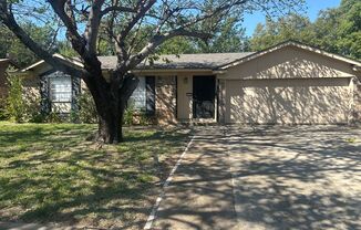 Quail Creek Addition Brick home in Crowley 3 bed 2 bath 1686 Square ft!