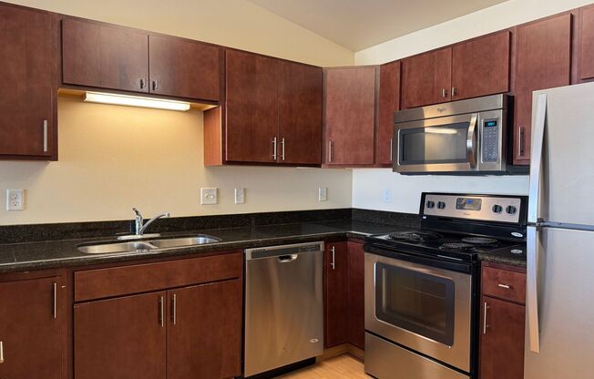 1 bed, 1 bath, 718 sqft, $985, Unit 605-307