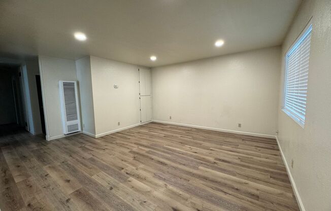 1 bed, 1,200 sqft, $600