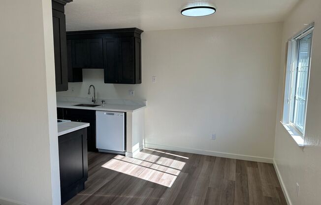 3 beds, 1 bath, $2,950, Unit 09