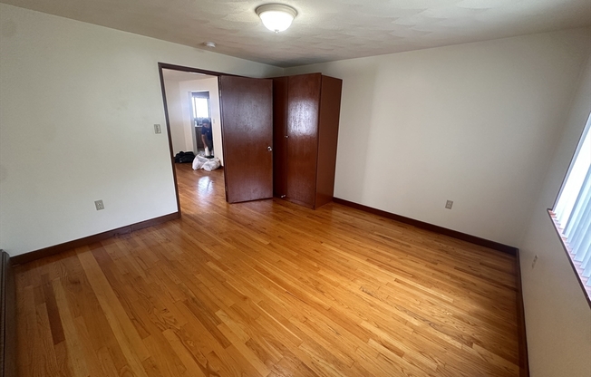 3 beds, 1 bath, 1,000 sqft, $3,000, Unit 2