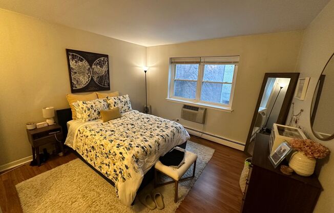 1 bed, 1 bath, $1,925, Unit 251