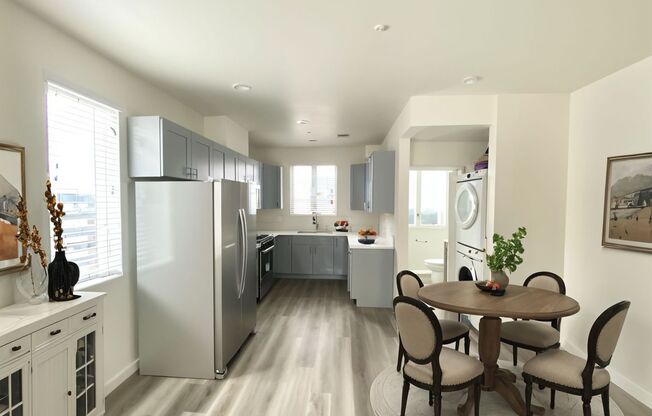 2409 1/2 Ridgeley Dr