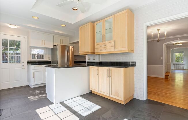3 beds, 2.5 baths, $5,228