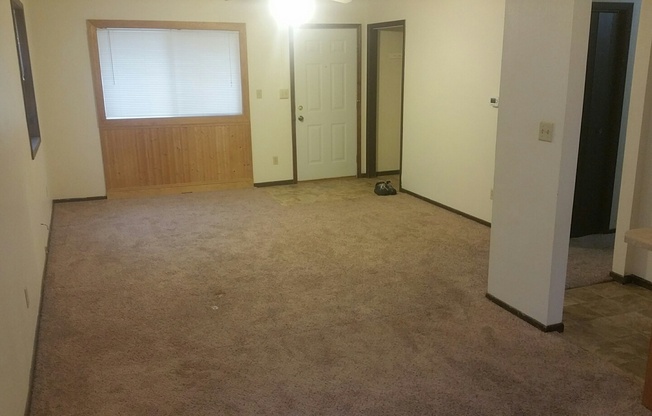 3 beds, 1 bath, 1,114 sqft, $1,150, Unit 1011 North Dakota