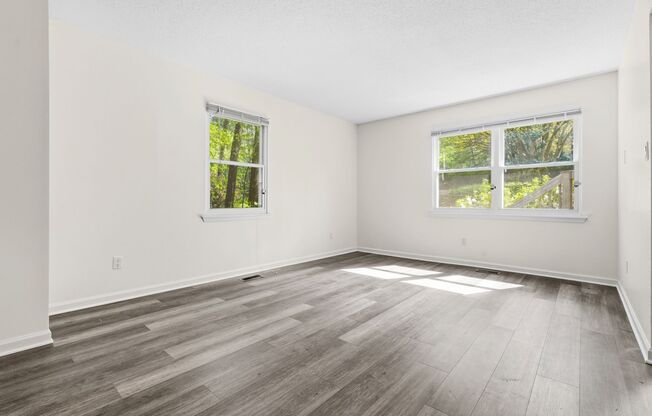 Fully Repainted 2be/1.5ba Duplex With Easy Access To The Highway