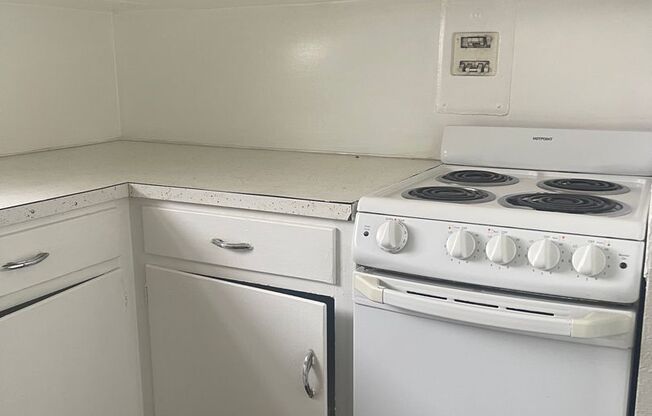 1 bed, 1 bath, 365 sqft, $1,150, Unit 14H