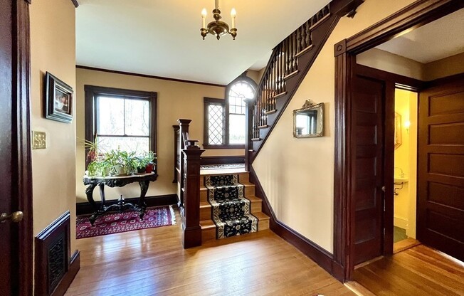 4 beds, 2.5 baths, 2,453 sqft, $5,600