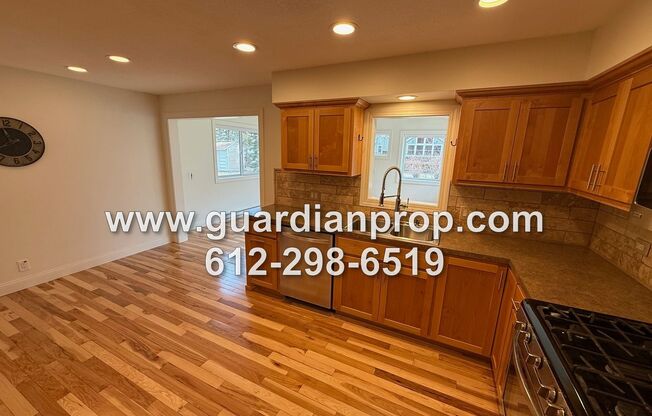 Roseville House in Secluded Midland Hills, Updated Kitchen, Large Primary Suite, Family Room