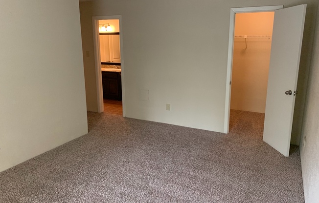 2 beds, 1 bath, 897 sqft, $995, Unit 2008