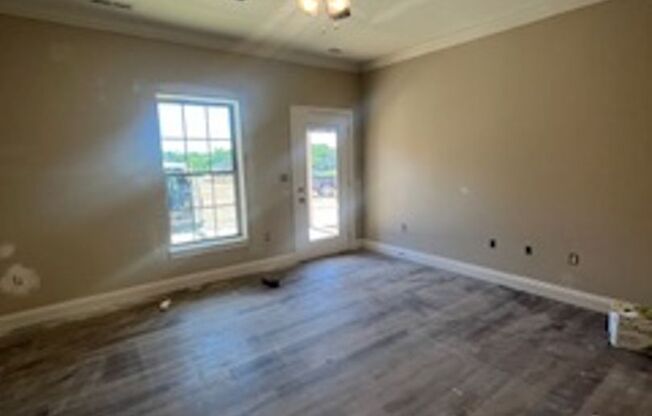2 beds, 1 bath, 950 sqft, $1,000, Unit 214