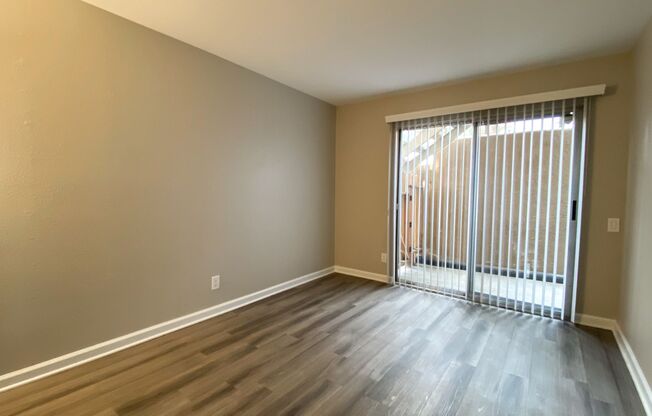 3 beds, 1 bath, $2,699, Unit 4964-07