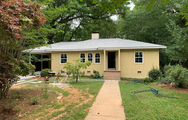 Super Cute Cottage 1 mile from Toomers Corner