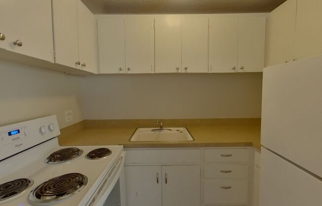 1 bed, 1 bath, $1,150, Unit 13