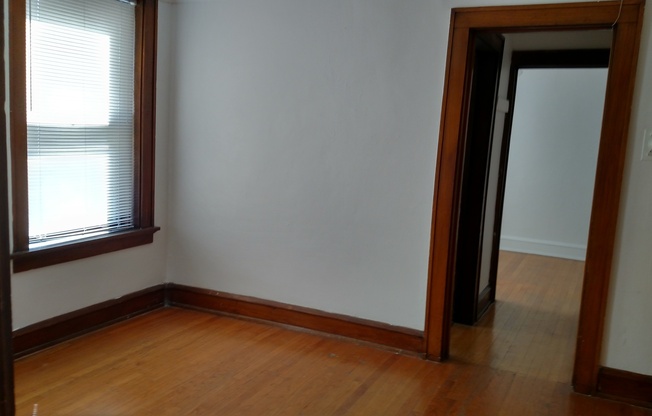 August Management presents the Murray Hill Apartments