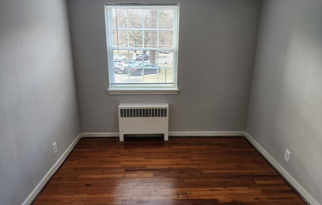 2 beds, 1 bath, 897 sqft, $2,335, Unit B-07