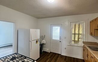 2 beds, 1 bath, $1,450, Unit Unit 3