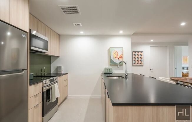 3 beds, 2 baths, $6,325, Unit 529