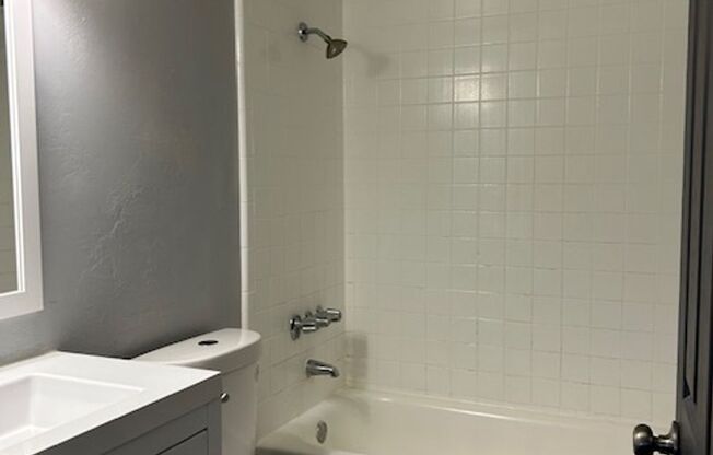 1 bed, 1 bath, 525 sqft, $925, Unit B204