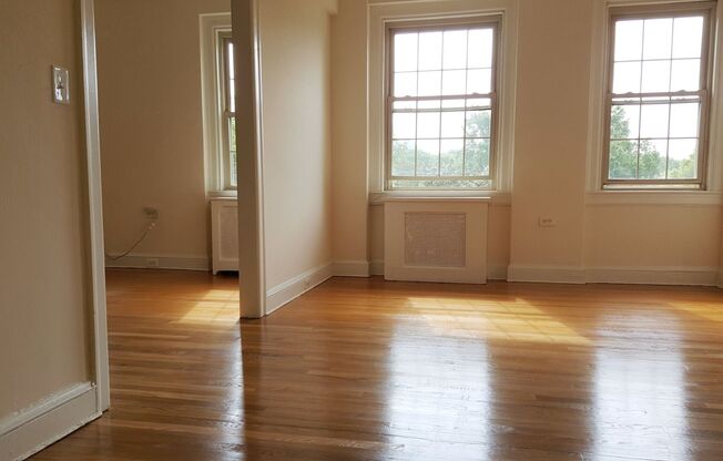 2 beds, 1 bath, 1,050 sqft, $1,925, Unit 415