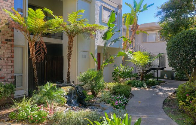 3 beds, 2 baths, 1,300 sqft, $2,295, Unit 21